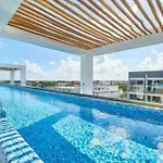 Charming And Perfectly Located Studio With Rooftoop Pool