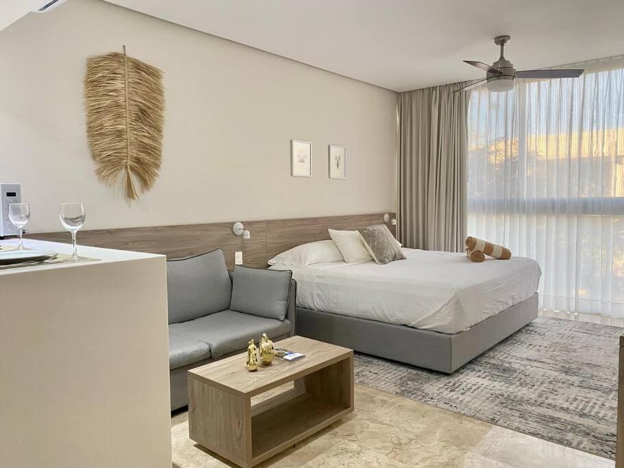 Charming And Perfectly Located With Rooftoop Pool Apartment